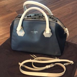 Kate Spade contrata leather purse! Stunning!